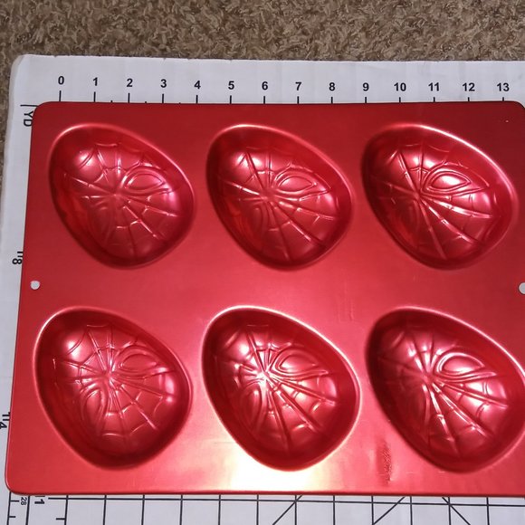 VTG Wilton Spiderman Red 6 Cupcake Aluminum Muffin Cake Pan 2004 Marvel - Picture 5 of 5